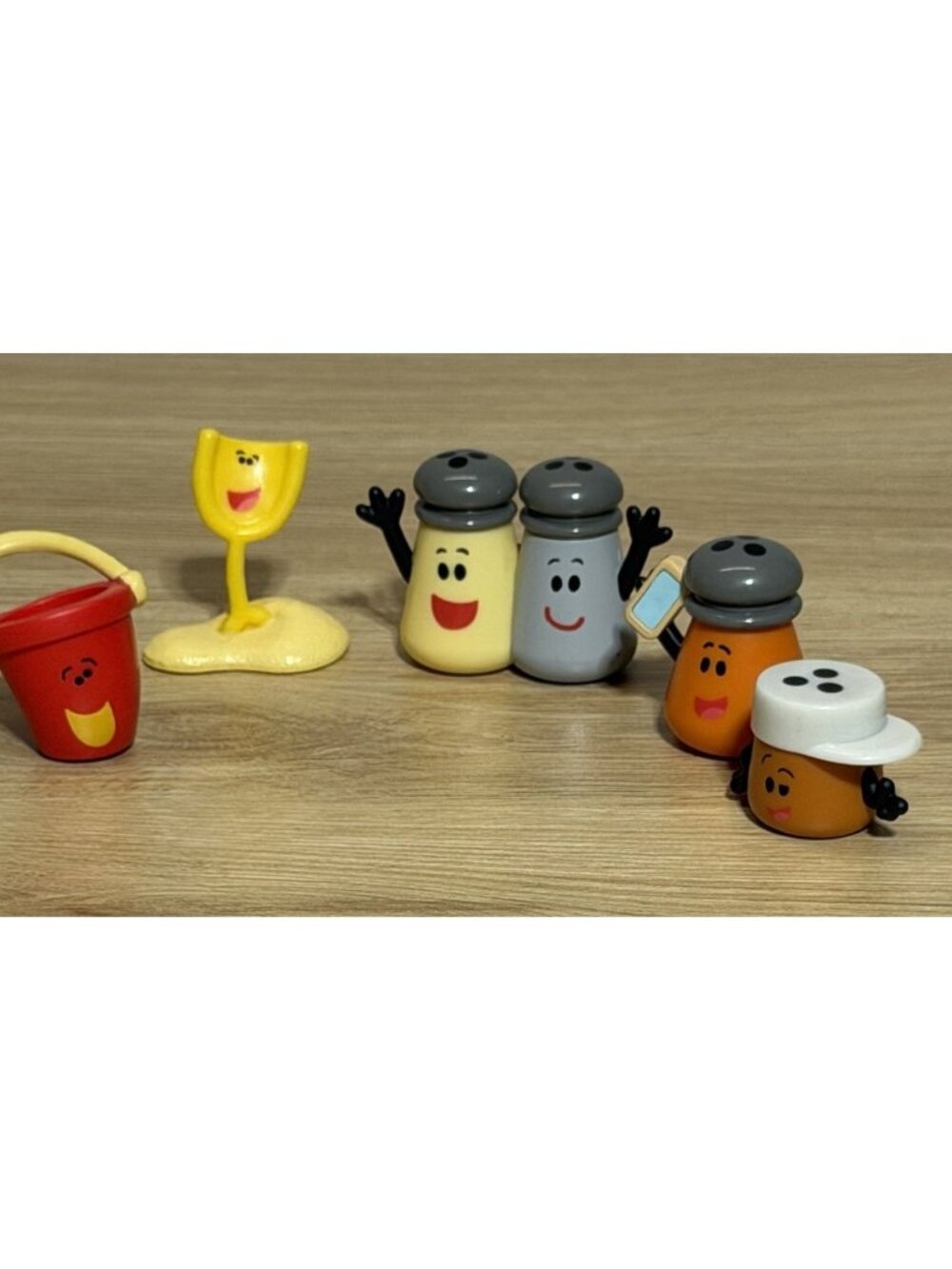 Lot Of Blues Clues Mini Figures Salt & Pepper Shovel Bucket Paprika Cinnamon